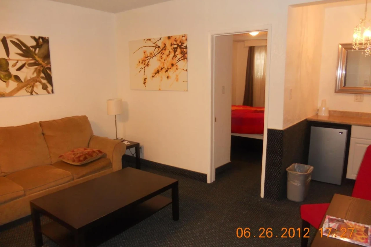 Tradewinds Airport Hotel